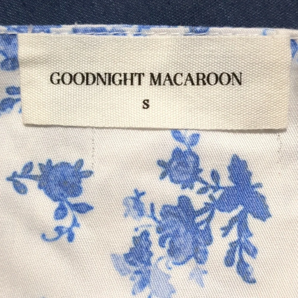 Goodnight Macaroon Floral White And Blue Long Sleeve Crop Top Size Small - Picture 9 of 14